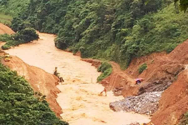 Lào Cai: Đứng xem nước lũ về bị truợt chân rơi xuống suối chết đuối