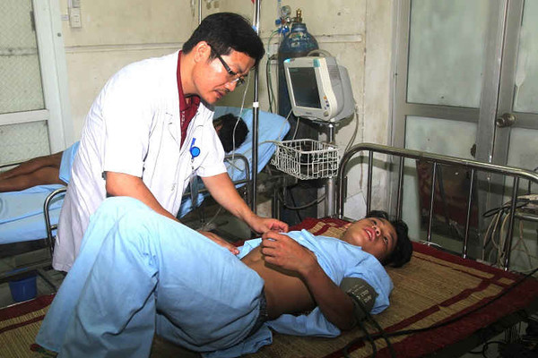 Nguyên nhân khiến 58 người ở Hà Giang bị ngộ độc là do thức ăn nhiễm tụ cầu vàng
