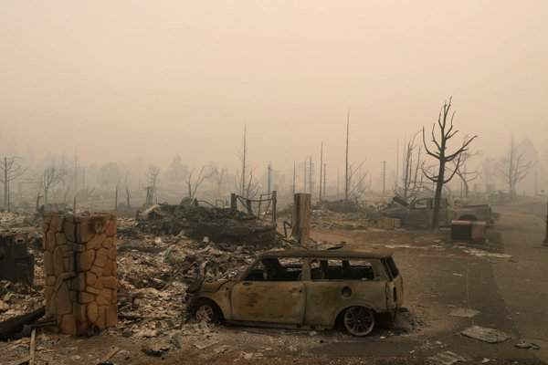Mỹ: Cháy rừng làm chết 15 người, phá hủy 1.500 ngôi nhà tại California