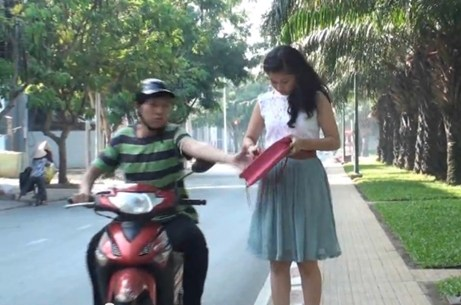 Hà Nội: Nam thanh niên giúp cô gái bắt cướp giật trên phố