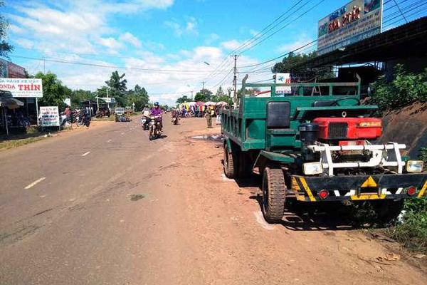 Gia Lai:  1 người chết 2 người bị thương vì tông vào xe công nông