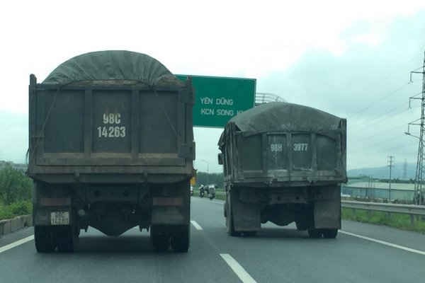 Bắc Giang: Xe quá tải ngang nhiên 'tung hoành', thách thức cơ quan chức năng