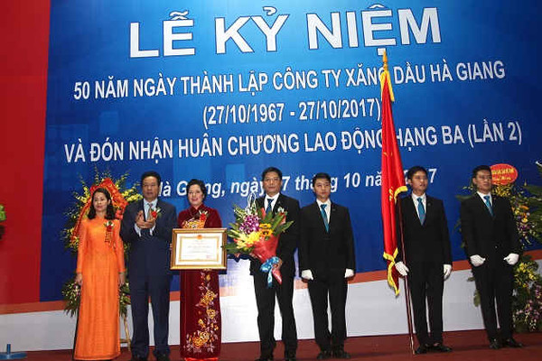 Công ty Xăng dầu Hà Giang:  Kỷ niệm 50 năm Ngày thành lập và đón nhận Huân chương  Lao động hạng Ba (lần 2)