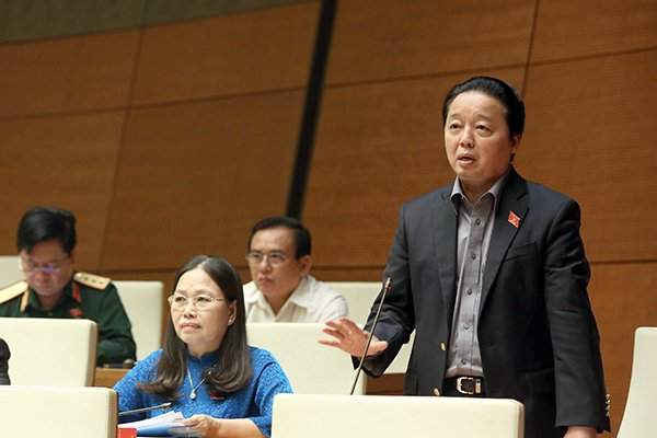 Bộ trưởng Trần Hồng Hà làm rõ vấn đề ĐBQH nêu về môi trường khu công nghiệp
