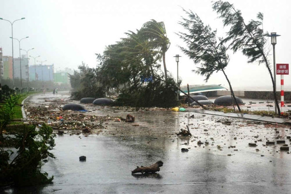 Thời tiết ngày 3/11: Siêu bão cấp 15 đã sát bờ biển Việt Nam