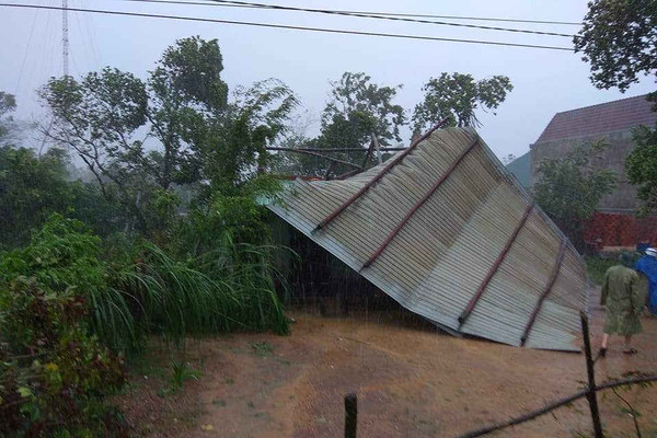 Bình Định: Mưa bão làm 3 người chết, 6 người mất tích, tổng thiệt hại ước tính hơn 460 tỉ đồng