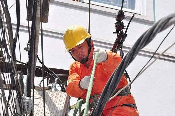 Phó Thủ tướng: Giá điện nếu tăng cần cân nhắc ở mức thấp nhất có thể