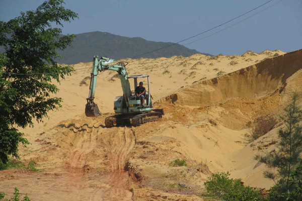 Bình Định: Lợi dụng mưa bão lén khai thác cát tại Khu Kinh tế Nhơn Hội