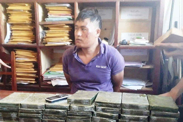 Vận chuyển 40 bánh hêrôin, 2 đối tượng quốc tịch Lào bị bắt