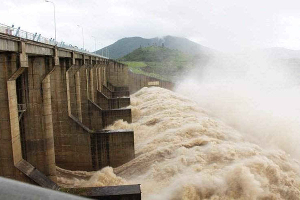 Thủy điện sông Hinh, sông Ba Hạ lại tăng xả lũ