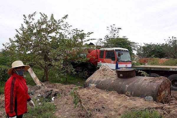 Giang Biên - Hà Nội: Người dân "kêu cứu" vì mùi nghi hóa chất độc hại hành hạ