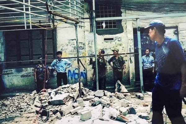 Đống Đa - Hà Nội: Cơ quan chức năng cần vào cuộc xác minh vụ đập phá tường nhà gia đình liệt sĩ