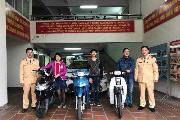 Hà Nội: Đội Cảnh sát giao thông số 2 trao trả 4 xe máy cho chủ bị mất cắp