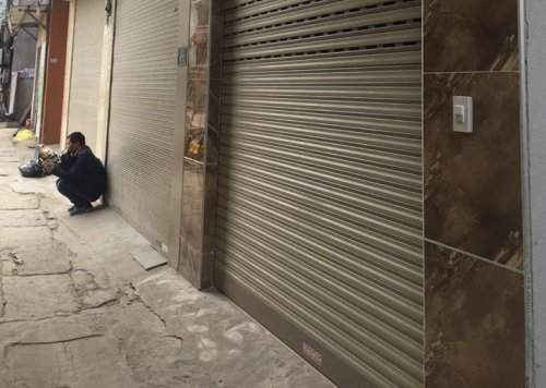 Hà Nội: Bé gái 20 ngày tuổi bị bỏ rơi trước cửa nhà trong giá rét