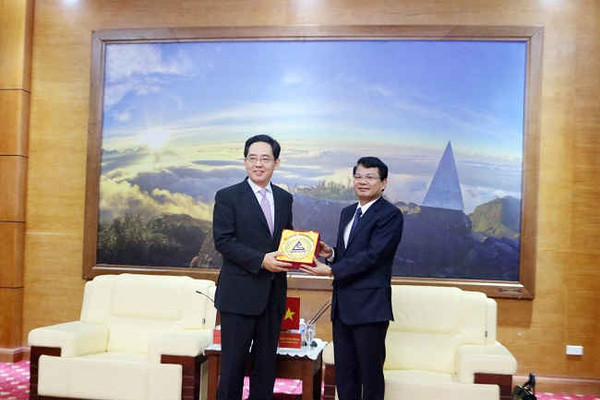 Chủ tịch UBND tỉnh Lào Cai tiếp xã giao Đại sứ quán Trung Quốc tại Việt Nam