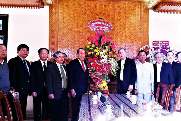 Phó Thủ tướng Thường trực Trương Hòa Bình chúc mừng giáng sinh tại Tây Nguyên