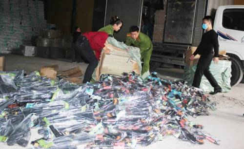 Phát hiện hơn 2.000 khẩu súng nhựa vận chuyển từ Quảng Ninh về Thanh Hóa