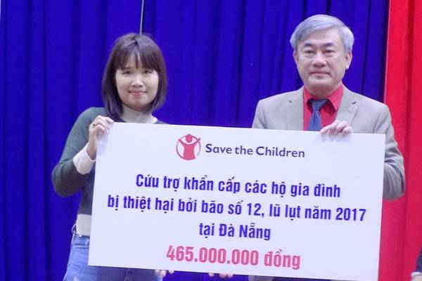 Hội chữ thập đỏ Đà Nẵng trao 465 triệu đồng cho người dân bị ảnh hưởng lũ lụt