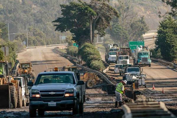 Đường cao tốc chính của California mở cửa trở lại sau lở đất làm chết 21 người