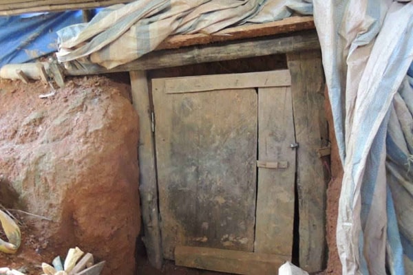 Kon Tum: Phát hiện hầm vàng trái phép trong rẫy chanh dây