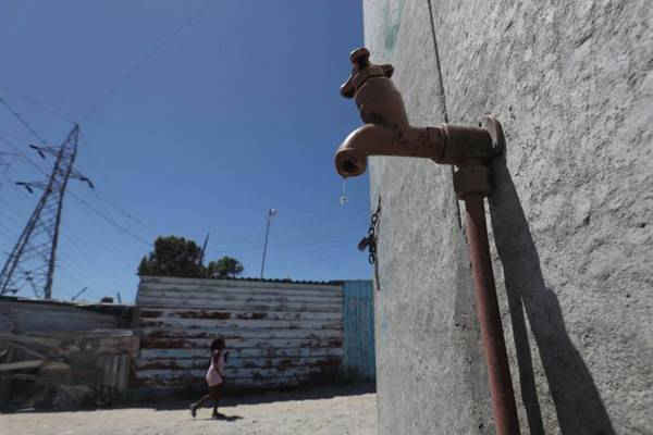Các đập cấp nước cho thủ đô của Nam Phi giảm sâu hơn do khủng hoảng nước lan rộng