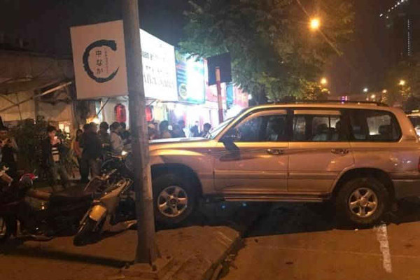 Hà Nội: Ô tô đâm liên hoàn trên đường khiến 5 bị thương nặng