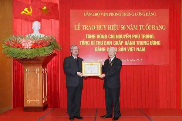 Tổng Bí thư Nguyễn Phú Trọng: Cố gắng học và làm theo Bác, xứng đáng là Đảng viên