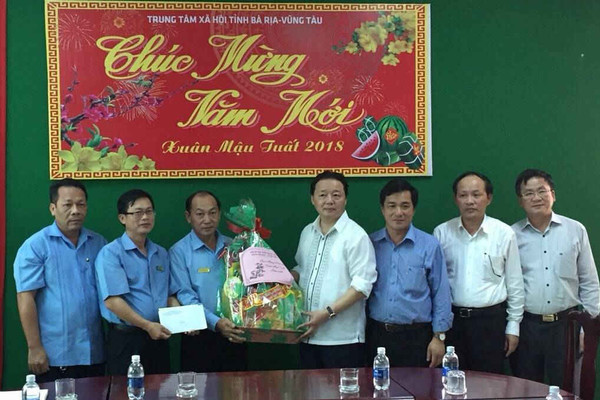 Bộ trưởng Trần Hồng Hà trao tặng quà Tết tại Trung tâm Công tác xã hội tỉnh Bà Rịa – Vũng Tàu