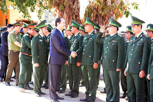 Chủ tịch nước Trần Đại Quang thăm, chúc Tết cán bộ, chiến sỹ Đồn Biên phòng 721
