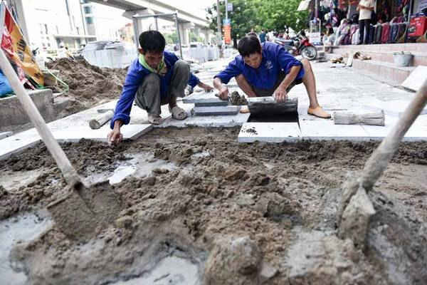 Hà Nội: Lộ sáng hàng loạt sai phạm trong các dự án lát đá vỉa hè