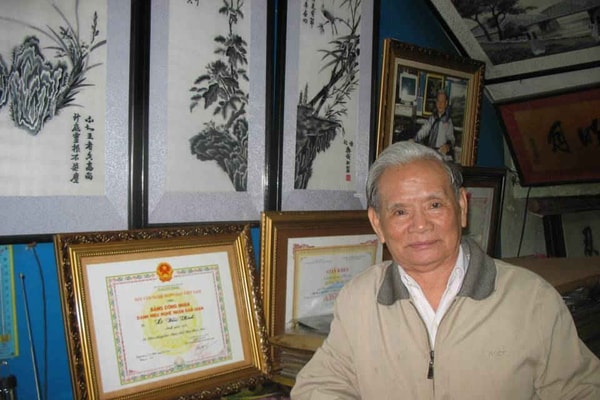 Người thêu áo vua