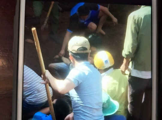Đắk Nông: Sạt lở đất khi đào móng xây nhà khiến 3 người thương vong