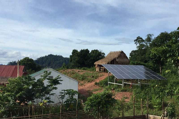 Quảng Bình: Hoàn thành công tác nghiệm thu bàn giao Dự án Cung cấp điện bằng năng lượng mặt trời trước ngày 30/4/2018