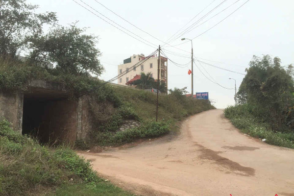 Vụ phá hộ lan QL 1A tại Bắc Giang: Chọn đường vào doanh nghiệp hay chọn cống chui?