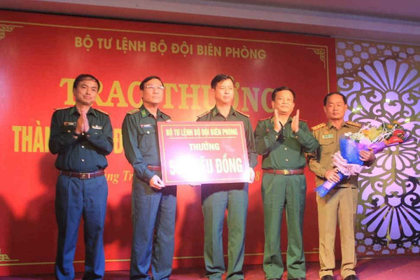 Bộ Tư lệnh BĐBP khen thưởng Ban chuyên án triệt phá đường dây ma túy lớn nhất tại Quảng Trị