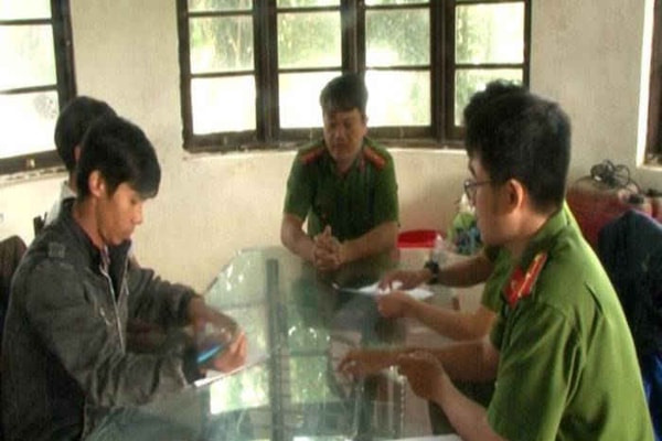 Bắt quả tang 5 đò khai thác cát trái phép trên sông Hương