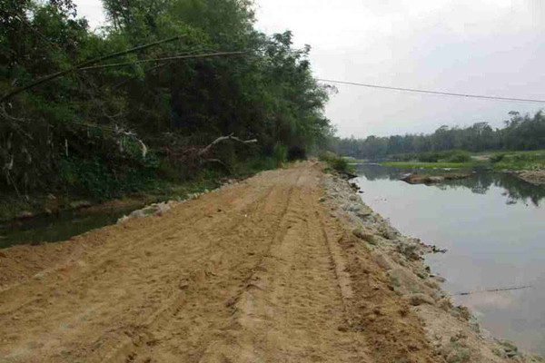 Bình Định: Công ty TNHH Tân Lập biến sông thành đường để khai thác, vận chuyển cát