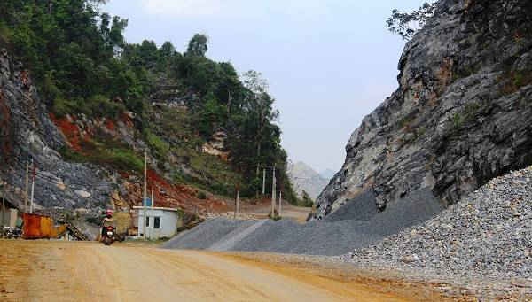 Tủa Chùa – Điện Biên: Tái diễn tình trạng khai thác đá trái phép