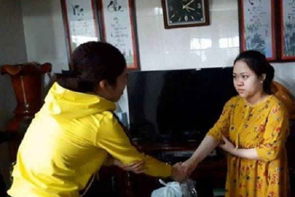 Nghệ An: Phụ huynh hành hung nữ sinh thực tập đến nhà xin lỗi