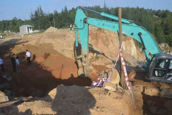 Quảng Ngãi: Cho phép khai thác đất đồi làm vật liệu san lấp tại mỏ đất núi Văn Bân