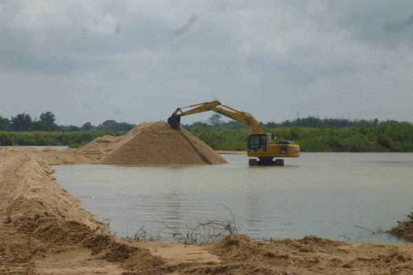 Quảng Ngãi: Chấm dứt việc khai thác cát tại bãi cát thôn Nam Phước