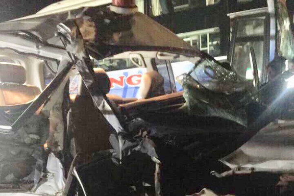 Đắk Nông: Xe cứu thương bị tai nạn làm 3 người chết, 3 người bị thương