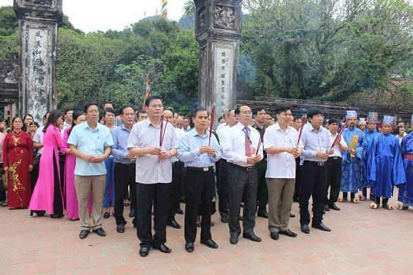 Ninh Bình: Thực hiện nghi thức mở cửa đền tại Lễ hội Hoa Lư năm 2018