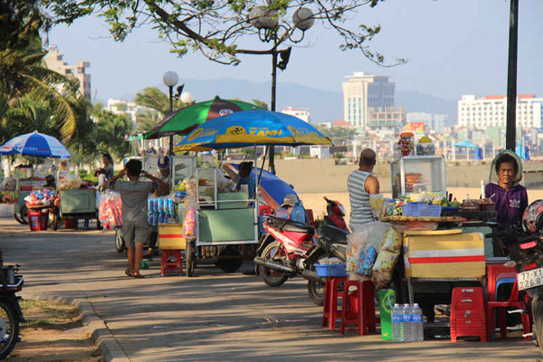 Bình Định:Bát nháo cảnh mua bán trong Công viên Thiếu nhi
