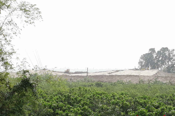 Hà Nội: Hàng loạt bến bãi vật liệu xây dựng ven sông hoạt động không phép