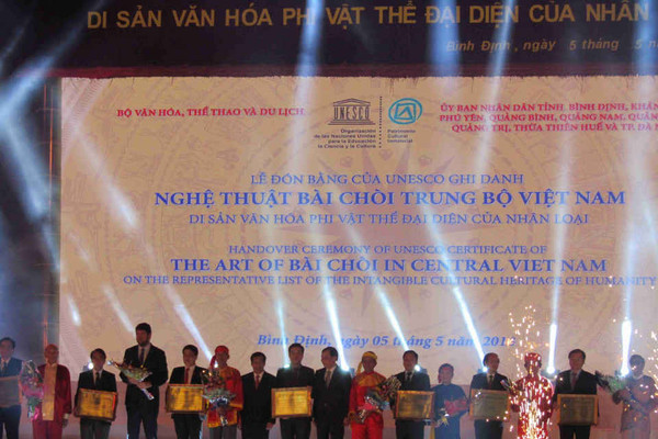 Bình Định: Đón bằng của UNESCO ghi danh “Nghệ thuật Bài Chòi Trung Bộ Việt Nam”