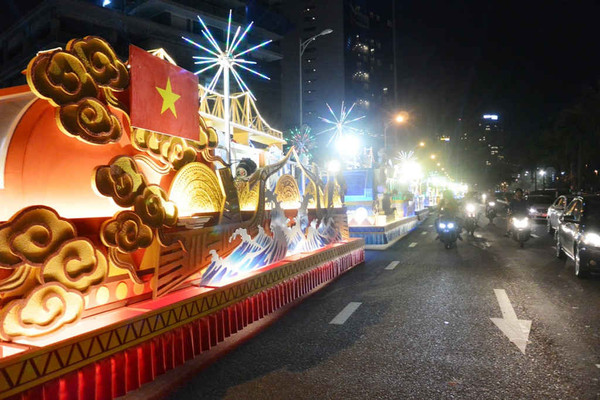 Đà Nẵng: Du khách và người dân tưng bừng hòa mình vào lễ hội carnaval đường phố