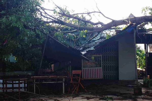 Đắk Lắk:  Lốc xoáy làm một người chết, gây thiệt hại nặng tại huyện biên giới Ea Súp