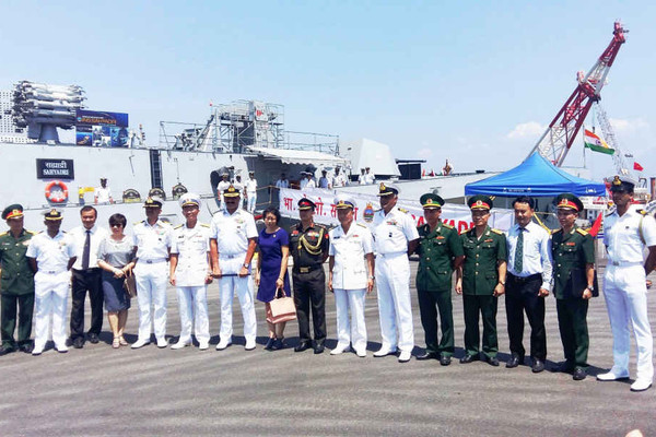 Ba tàu Hải quân Ấn Độ thăm thành phố Đà Nẵng
