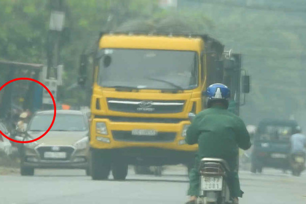 Bắc Giang: Bí thư Tỉnh ủy yêu cầu xử lý, xe có dấu hiệu quá khổ quá tải vẫn lộng hành!